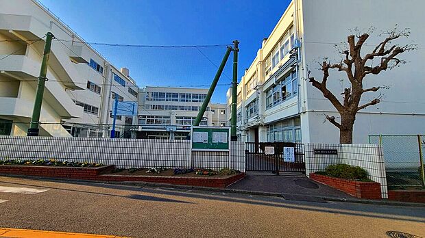 日吉台西中学校（約1,000m）