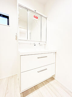 三面鏡仕様の洗面化粧台