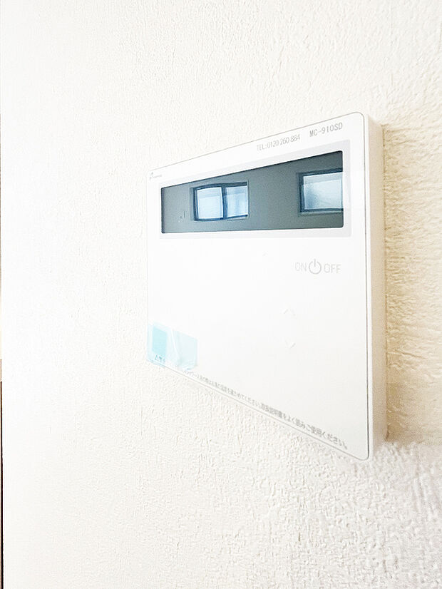 【リビングダイニング床暖房】空気もクリーンでご家族に優しい床暖房付。足元からポカポカ暖めるので空気を乾燥させることがなく、小さなお子様やお肌を気にする女性にもピッタリ。暖かな部屋は自然と家族団らんの時間も増えますね！