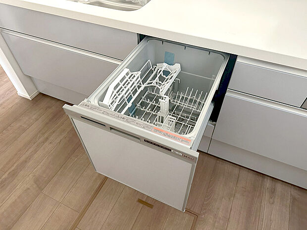 【食器洗浄乾燥機】あったらいいなの代表的な設備である食洗機。ビルトイン型なので、おさまりもよく、使い勝手も良好です。