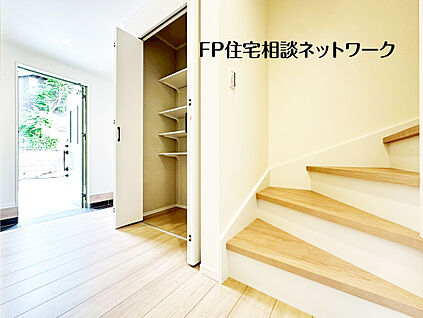 収納豊富でスッキリ片付く玄関