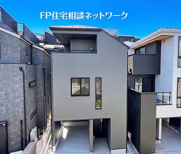 【ALLグレーのモダンな外観】クールで落ち着いた印象を与えてくれる、グレーの外壁。汚れが目立ちにくいのも魅力のひとつですね。