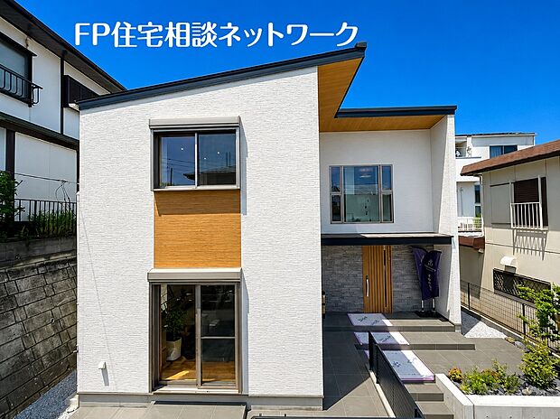 【住環境が保たれたエリア】第一種低層住居専用地域の良好な住環境が保たれたエリア。低層の一戸建てを中心とした街並みが統一感を生み出す。周辺には緑も多く残っているので住宅地として申し分ない。