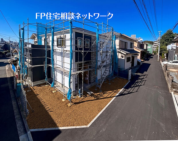 【～開放感溢れる角地～】開放感あふれる角地ならではのゆとりある立地で、住まい全体に明るさと心地よい風が広がります。