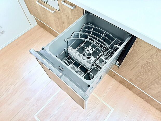 【食器洗浄乾燥機】あったらいいなの代表的な設備である食洗機。ビルトイン型なので、おさまりもよく、使い勝手も良好です。