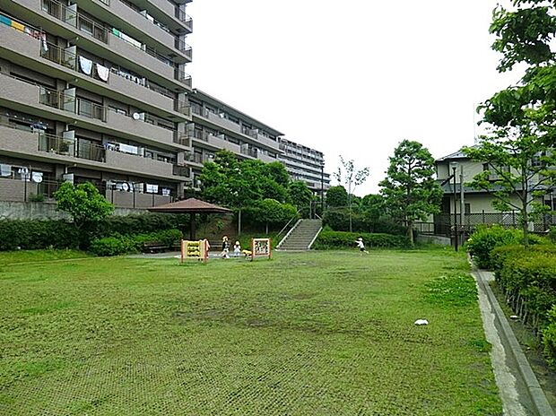 東本郷六丁目第二公園(約300m)
