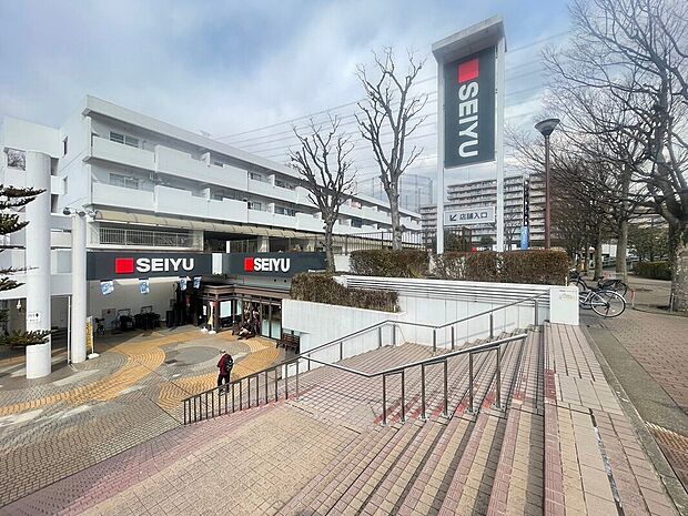 西友新ゆりグリーンタウン店（約650m）