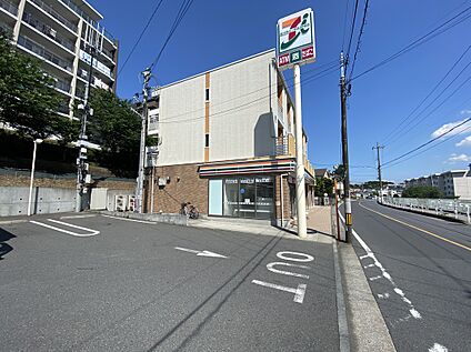 セブンイレブン横浜菅田町北店 450ｍ