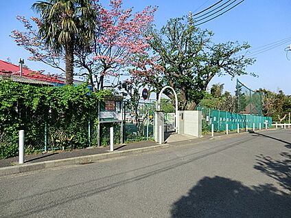 神大寺幼稚園 450m