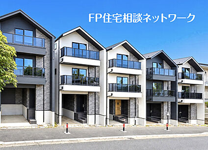 グレーでトーンを揃えた、洗練された街並み。