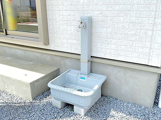 【その他現地】洗車にもお庭のお手入れにも便利な外水栓  