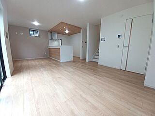 並列駐車２台/ＬＤＫ１６～１９帖/各棟異なるプラン/非常時も安心な太陽光パネル その他