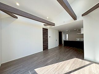 並列駐車２台可能/ＬＤＫゆったり１７～２１帖/カフェスタイルのオープンキッチン/人気の中央線 その他