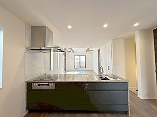 並列駐車２台可能/ＬＤＫゆったり１７～２１帖/カフェスタイルのオープンキッチン/人気の中央線 その他