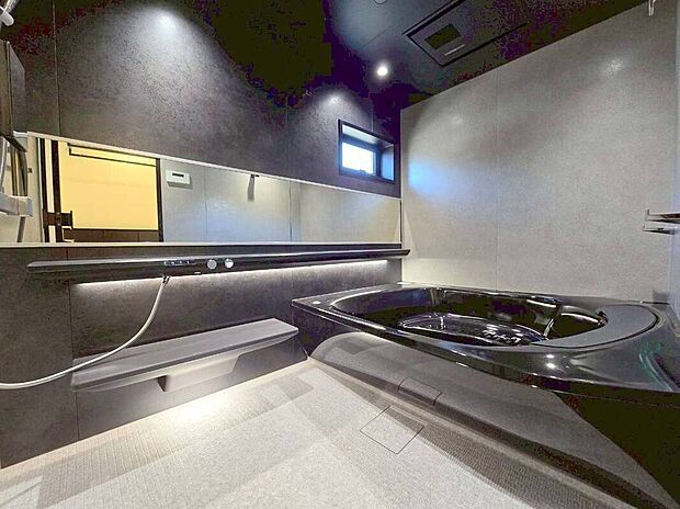 【浴室】
建売には珍しい１６２４サイズの浴室