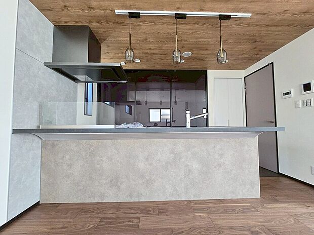 【施工例】
■モデルハウスのご案内や、ショールームにてキッチン等水回り設備や、フローリング等の建材や外壁材の実物をご覧頂けます
■お気軽にお問合せ下さい