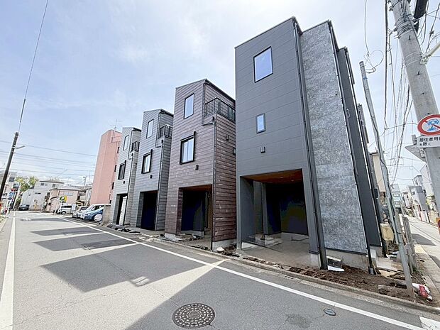 【外観】
同じような年齢層・家族構成の方々と創る新生活♪新たに創られた綺麗な街並みの中で、気持ちの良い新生活をスタートできます♪