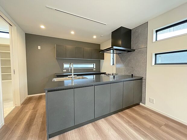 【施工例】
■モデルハウスのご案内や、ショールームにてキッチン等水回り設備や、フローリング等の建材や外壁材の実物をご覧頂けます
■お気軽にお問合せ下さい