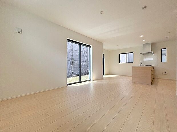 【施工例】■モデルハウスのご案内や、ショールームにてキッチン等水回り設備や、フローリング等の建材や外壁材の実物をご覧頂けます
■お気軽にお問合せ下さい
