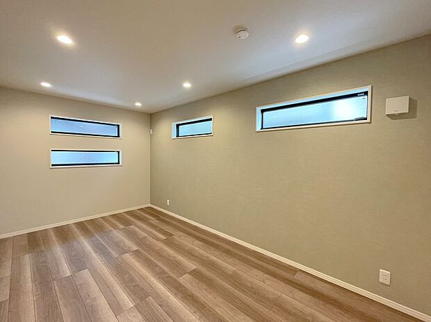 【施工例】■モデルハウスのご案内や、ショールームにてキッチン等水回り設備や、フローリング等の建材や外壁材の実物をご覧頂けます
■お気軽にお問合せ下さい