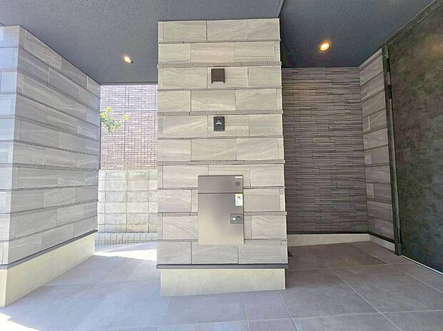 【エントランス】優雅な日常へ導く、品格のある美しい外観