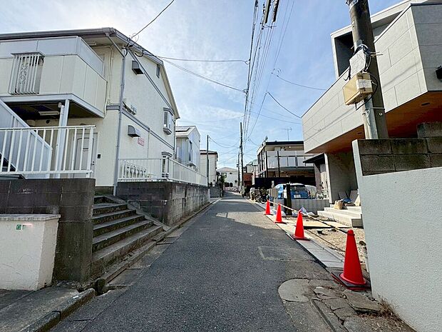 【前面道路含む現地写真】小鳥の鳴き声で目覚める朝、さわやかな静けさを現地で体感してください♪