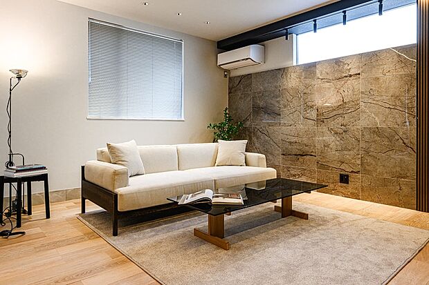 【LDK】床暖房はLDKだけでなくキッチン足元にも♪