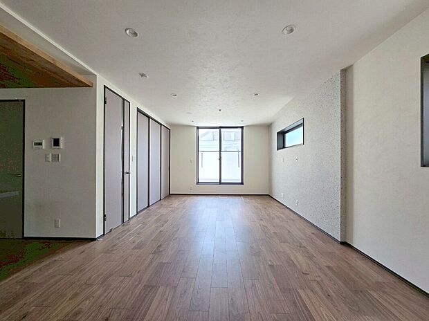 【施工例】■モデルハウスのご案内や、ショールームにてキッチン等水回り設備や、フローリング等の建材や外壁材の実物をご覧頂けます
■お気軽にお問合せ下さい