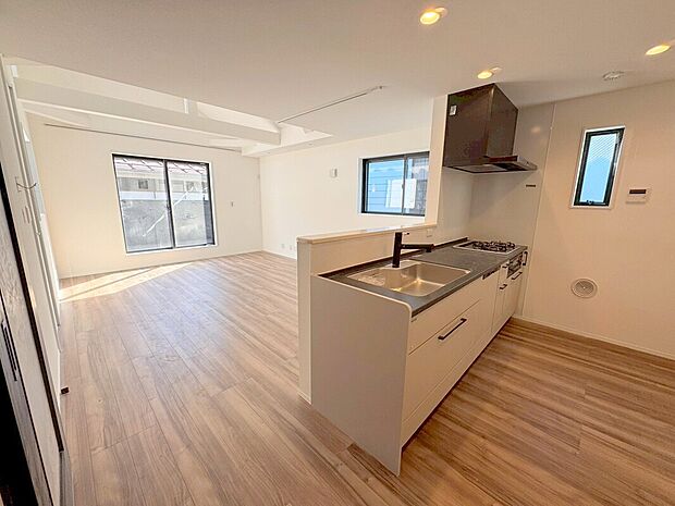 【キッチン】ご家族と会話を楽しみながら料理が出来る人気の対面キッチン