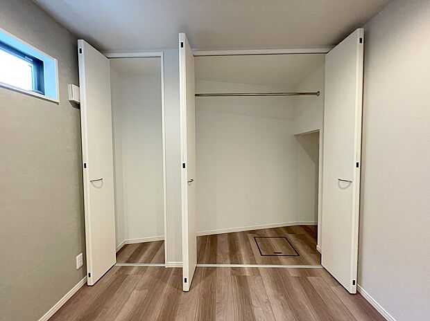 【収納施工例】■モデルハウスのご案内や、ショールームにてキッチン等水回り設備や、フローリング等の建材や外壁材の実物をご覧頂けます
■お気軽にお問合せ下さい