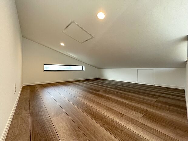 【ロフト施工例】■モデルハウスのご案内や、ショールームにてキッチン等水回り設備や、フローリング等の建材や外壁材の実物をご覧頂けます
■お気軽にお問合せ下さい