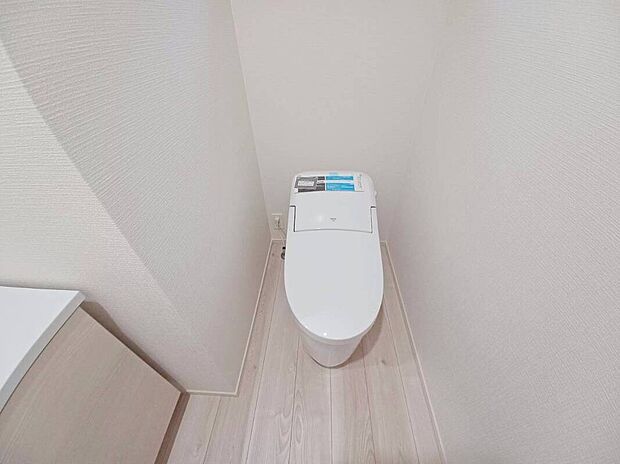 【トイレ】デザイン性に優れていてお掃除が簡単なタンクレストイレ