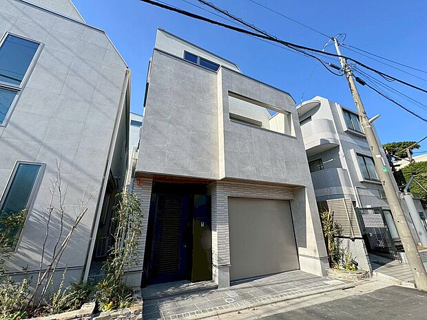 【外観】
同じような年齢層・家族構成の方々と創る新生活♪新たに創られた綺麗な街並みの中で、気持ちの良い新生活をスタートできます♪