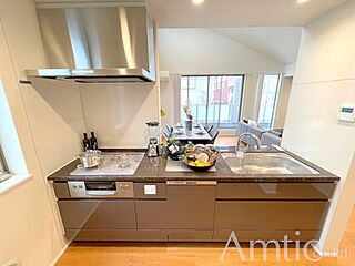 お洒落なデザイナーズ住宅/ＬＤＫ２８帖/II型キッチン/非常時も安心な太陽光パネル、蓄電池 その他