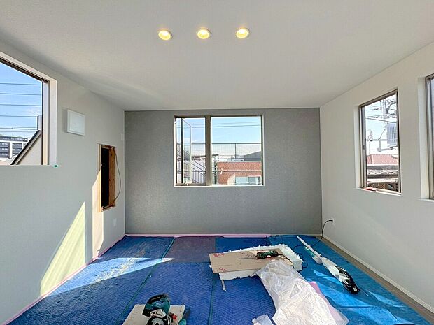 【洋室】
アクセントクロス採用のお洒落な洋室