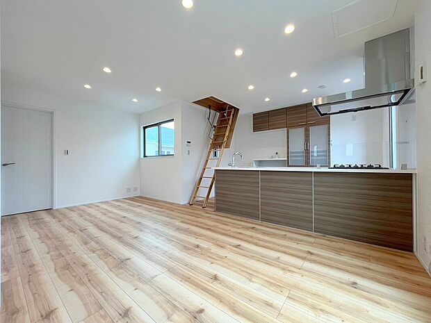 【施工例】
■モデルハウスのご案内や、ショールームにてキッチン等水回り設備や、フローリング等の建材や外壁材の実物をご覧頂けます
■お気軽にお問合せ下さい