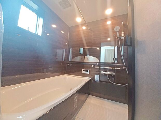 【施工例】■モデルハウスのご案内や、ショールームにてキッチン等水回り設備や、フローリング等の建材や外壁材の実物をご覧頂けます
■お気軽にお問合せ下さい
