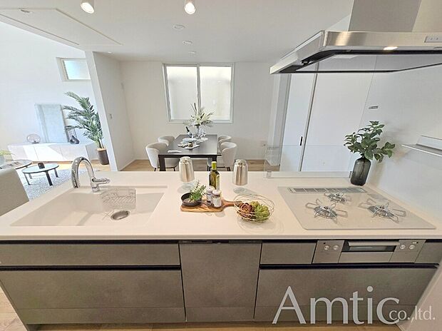 【キッチン施工例】■建物施工の一例
■モデルハウスのご案内や、ショールームにてキッチン等水回り設備や、フローリング等の建材や外壁材の実物をご覧頂けます
■お気軽にお問合せ下さい
