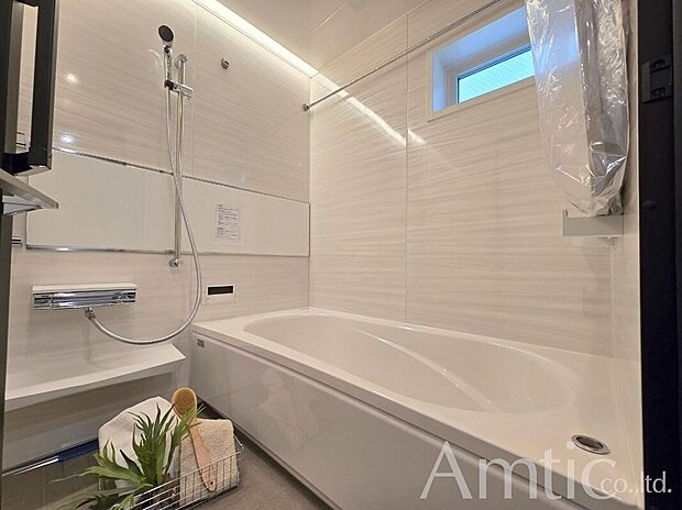 【浴室施工例】■モデルハウスのご案内や、ショールームにてキッチン等水回り設備や、フローリング等の建材や外壁材の実物をご覧頂けます
■お気軽にお問合せ下さい