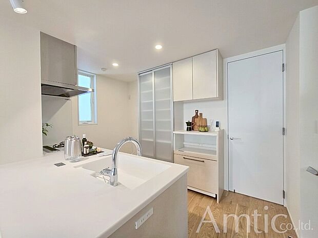 【キッチン施工例】■モデルハウスのご案内や、ショールームにてキッチン等水回り設備や、フローリング等の建材や外壁材の実物をご覧頂けます
■お気軽にお問合せ下さい