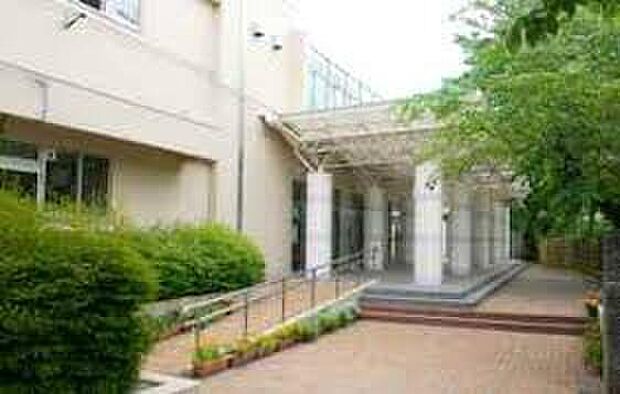 杉並区立東田中学校(約682m)