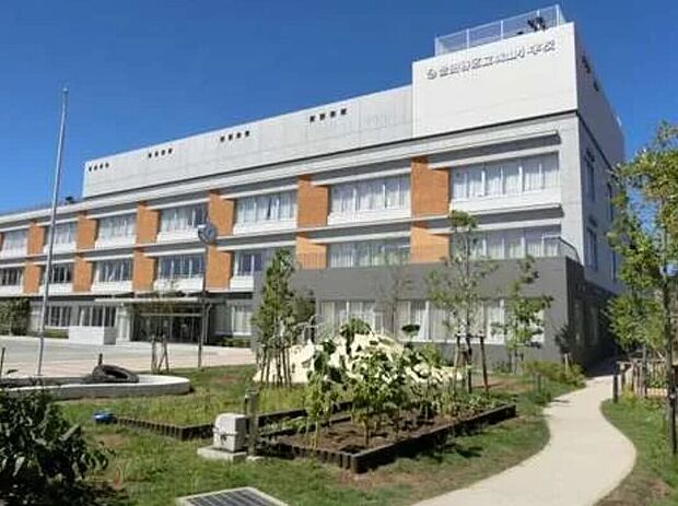 世田谷区立城山小学校（約635m）