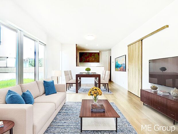 家族の和やかな会話が聞こえてきそう。開放感のあるリビングです。※家具はCGです  