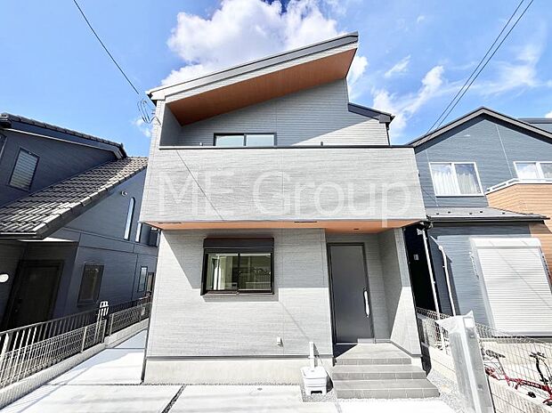 洗練された外観、上質な住空間が広がる室内は永く安心して過ごせる住居です。   