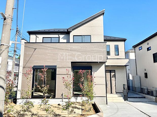 洗練された外観、上質な住空間が広がる室内は永く安心して過ごせる住居です。　 