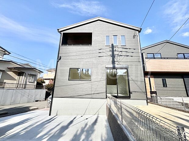 洗練された外観、上質な住空間が広がる室内は永く安心して過ごせる住居です。 