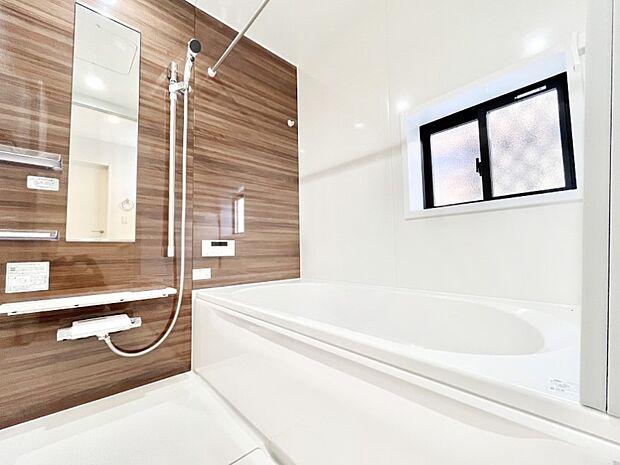 浴室乾燥機付きのバスルームでいつでも快適なバスタイムが楽しめます！