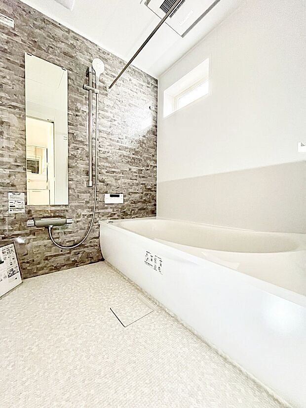 落ち着いた雰囲気でゆっくりお寛ぎいただけるバスルーム