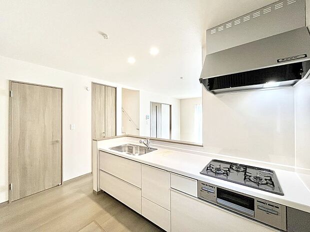 料理をしながらでもご家族との会話を楽しめる対面キッチン