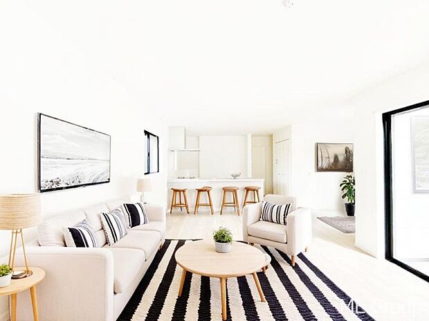 ご家族の賑やかな話し声で包まれる明るく広々としたリビング 　 ※家具はCGです